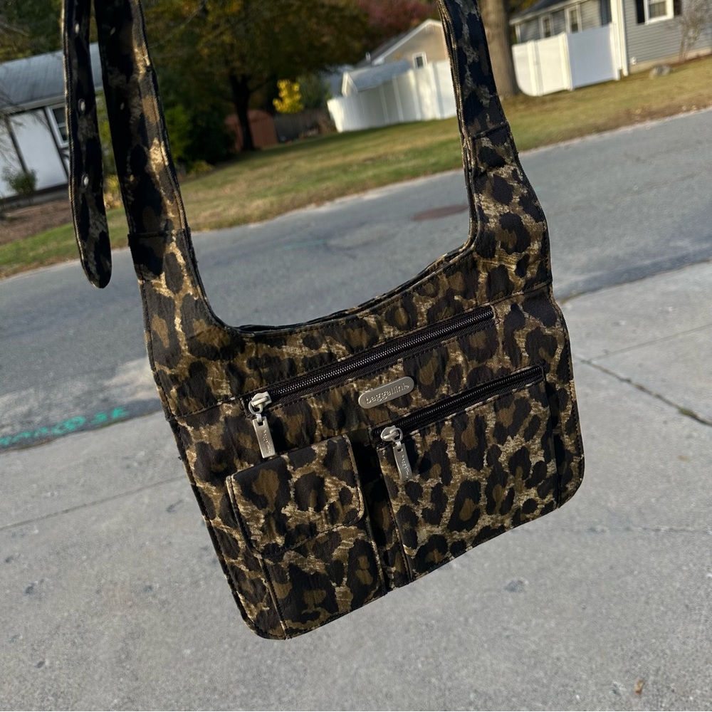 NWOT Baggallini Crossbody/shoulder bag Cheetah Print